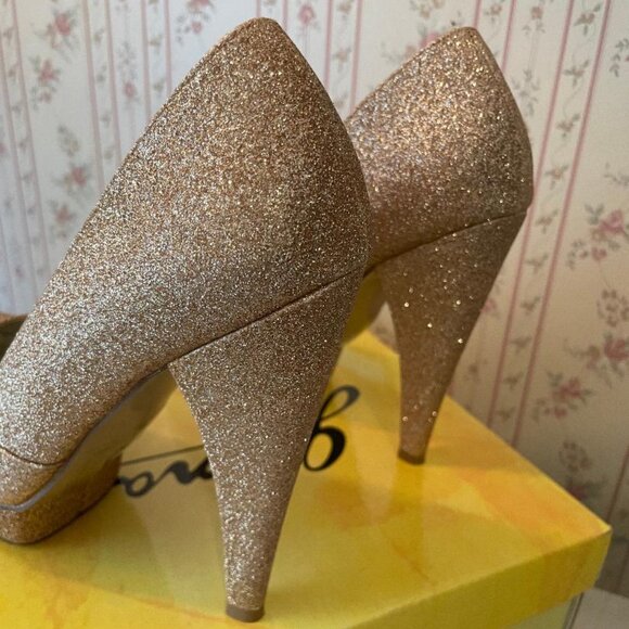 Go Max Adala Women's Size 7 Gold Sparkly Glitter Platform Pumps 5” Heels NEW - Picture 6 of 14